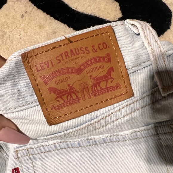 LEVIS HIGH RISE WEDGIE FIT SHORTS - Picture 6 of 6